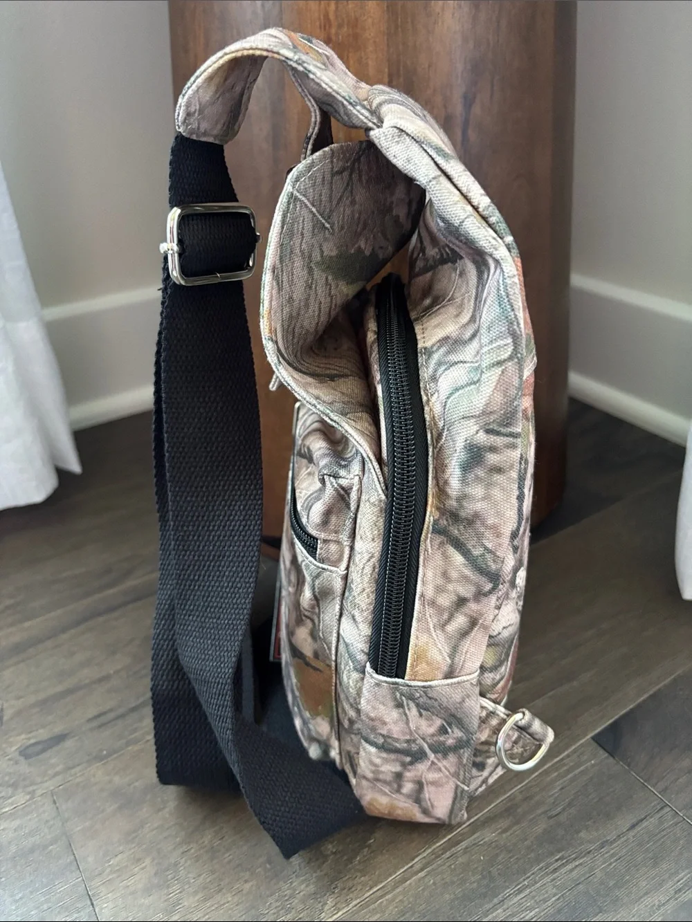 Beautiful Giant Unisex Camo Sling Bag,tactical,4 zipper,remove adjust strap,hunt
